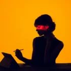 arty girl and tablet sentence